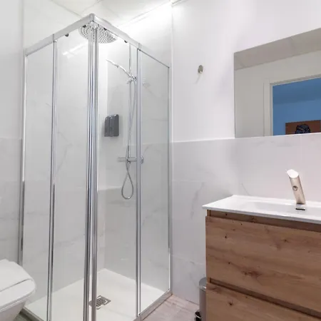 Global Properties, Practico Estudio Cerca De La Playa En Apartamento Sagunto