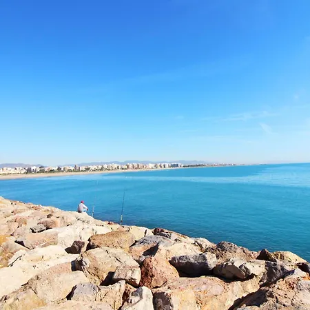 Global Properties, Practico Estudio Cerca De La Playa En *